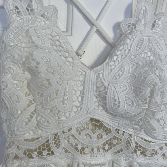 Willow and Root White Crochet Peplum Tank Top. - Picture 2 of 12